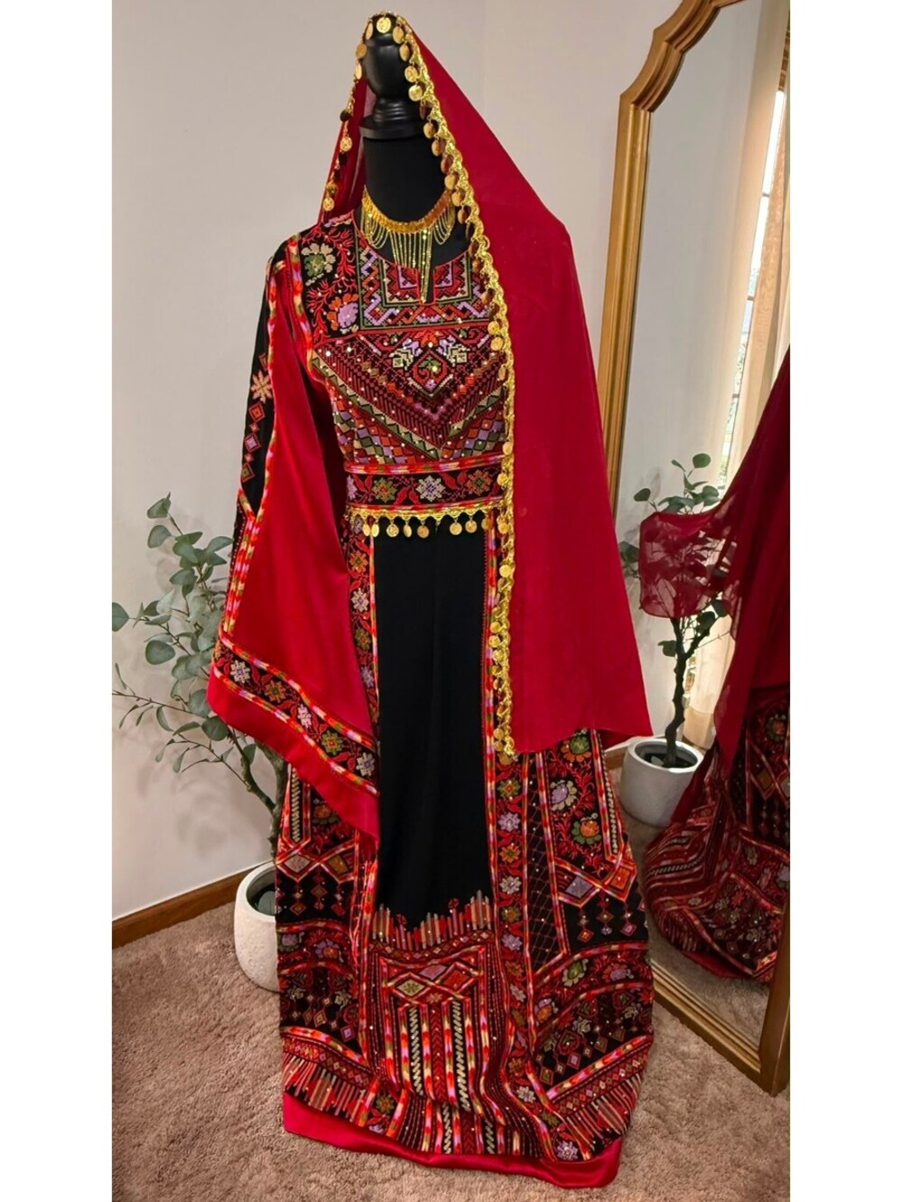Palestinian Henna Thobe